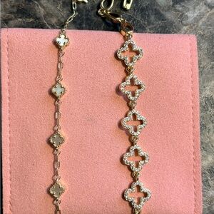 Gold Tone Clover Link Bracelet with Mother of Pearl